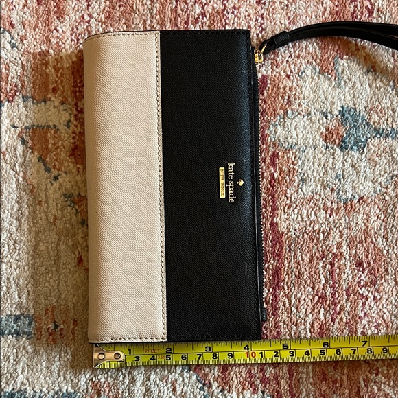 Kate Spade Cameron Street Eliza Bifold Black and Cream Wristlet - Picture 3 of 9